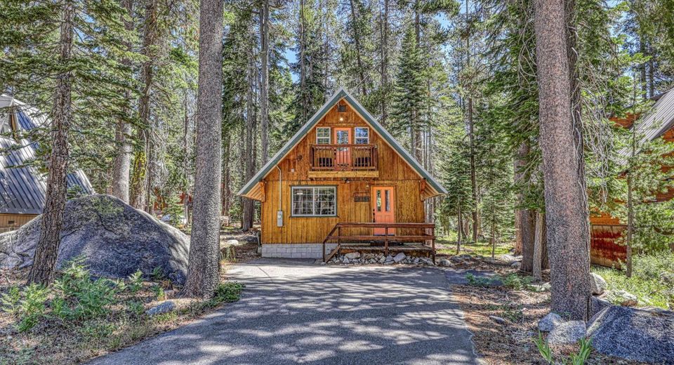 10185 Juniper Way, Soda Springs, CA 95728 Photo