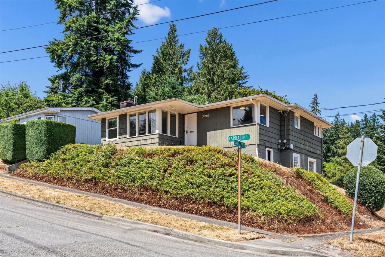 3202 Farragut Street , Bremerton, WA 98312