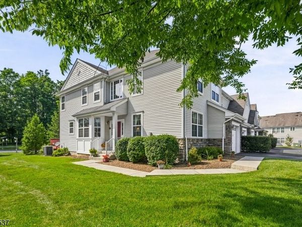 10 Indian Field Dr, Hardyston, NJ 07419