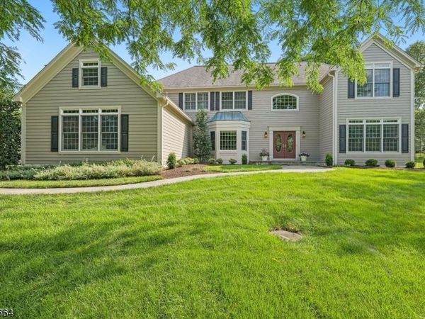 4 Hawkes Ct, Bridgewater, NJ 08807