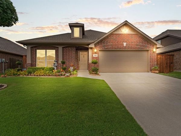 1000 Longhorn Drive, Aubrey, TX 76227