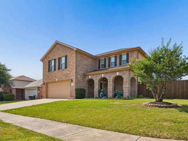 1825 Lynnwood Hills Drive, Fort Worth, TX 76112