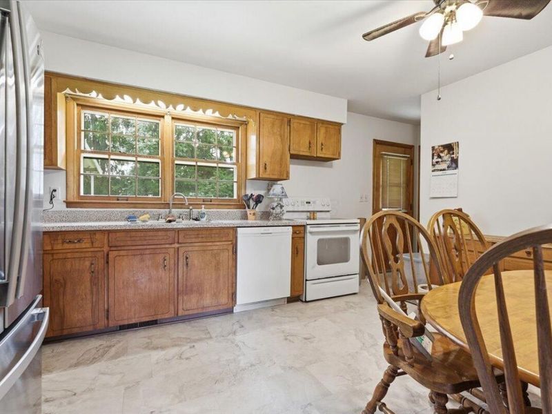 15 E Mound Street, Fredericktown, OH 43019 Photo 5