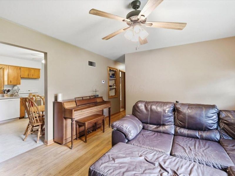 15 E Mound Street , Fredericktown, OH 43019 Photo 5