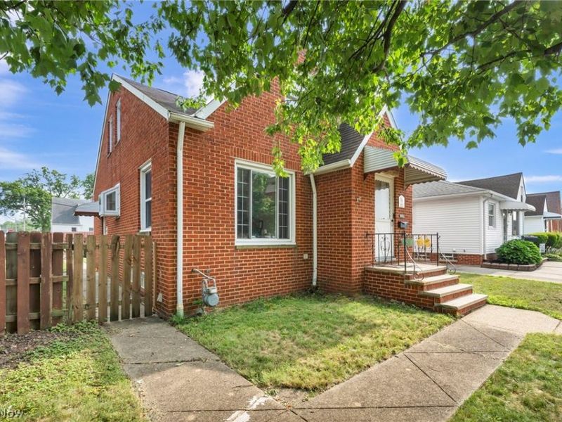 4403 Dawnshire Drive, Parma, OH 44134 Photo 3