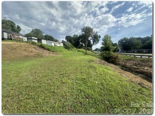 911 N Chester Street , Gastonia, NC 28052