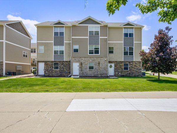 1305 S G Avenue, Unit 30, Nevada, IA 50201