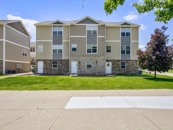 1305 S G Avenue, Unit 30, Nevada, IA 50201
