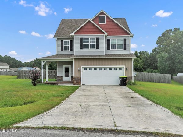 205 Crockett Ridge Court E, Richlands, NC 28574