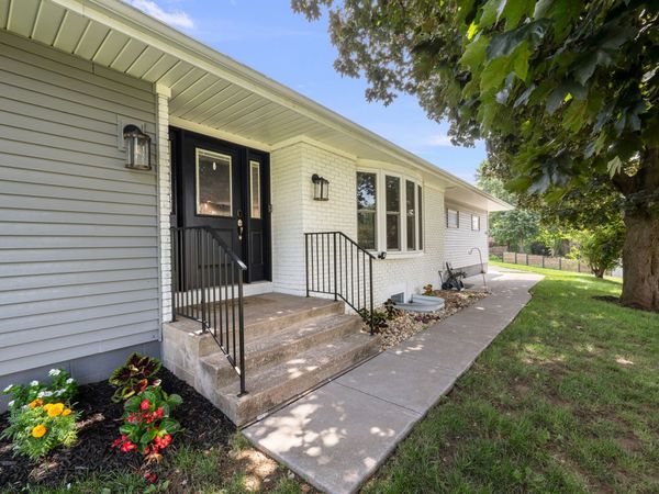 3515 Moencks Road , Bettendorf, IA 52722