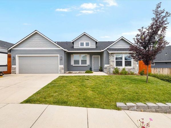 1633 Dragon Tail Place, Medford, OR 97504