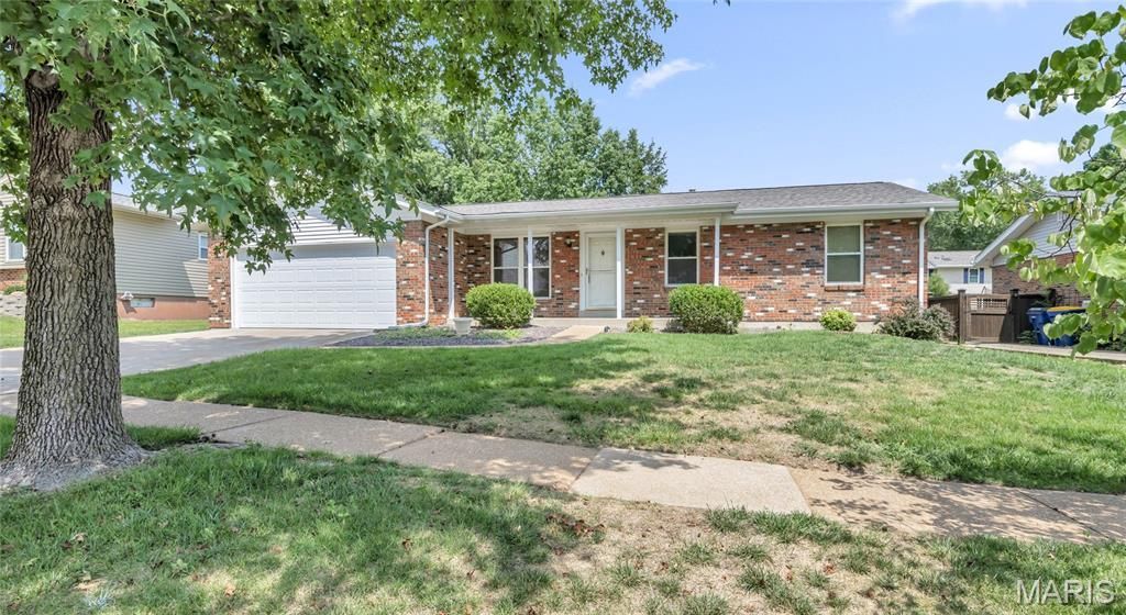 7054 Flower Lane, Saint Louis, MO 63129 Main Photo