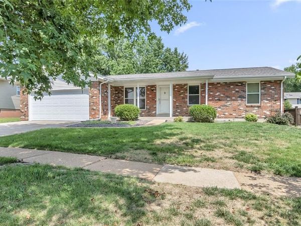 7054 Flower Lane, St Louis, MO 63129