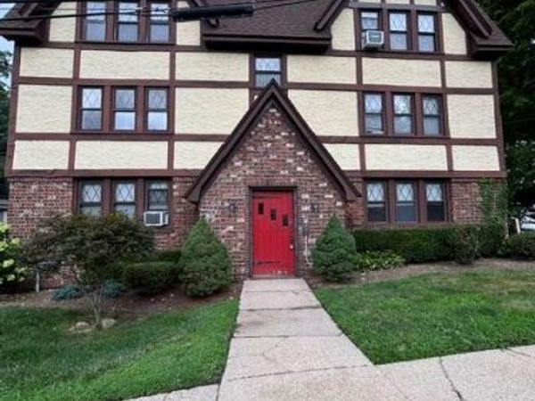 44 Oakwood Road , Unit 1E, Huntington, NY 11743