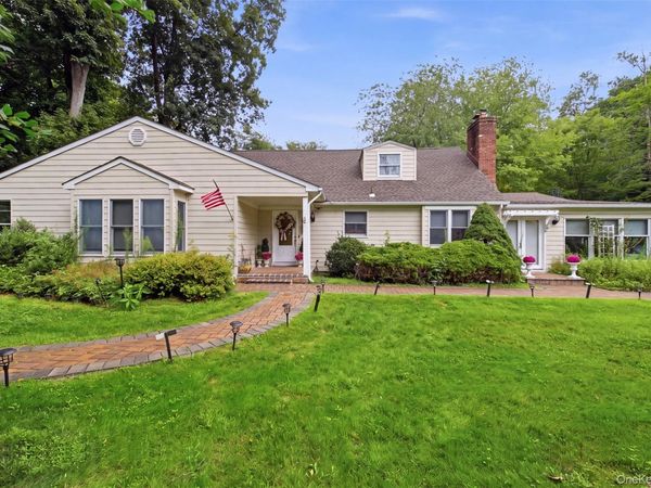 19 Eckernkamp Drive , Smithtown, NY 11787