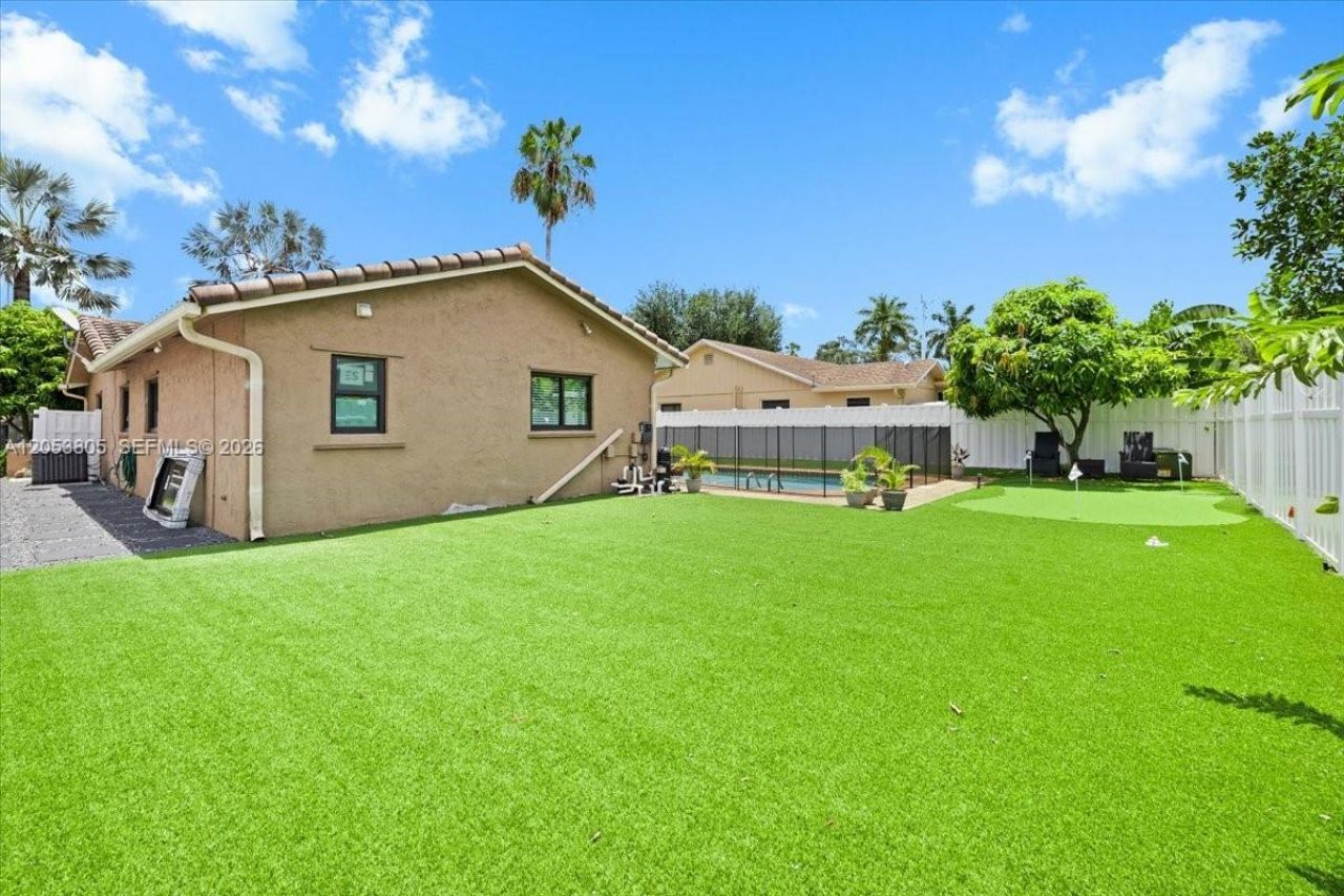 2338 NW 98th Way, Coral Springs, FL 33065 Photo