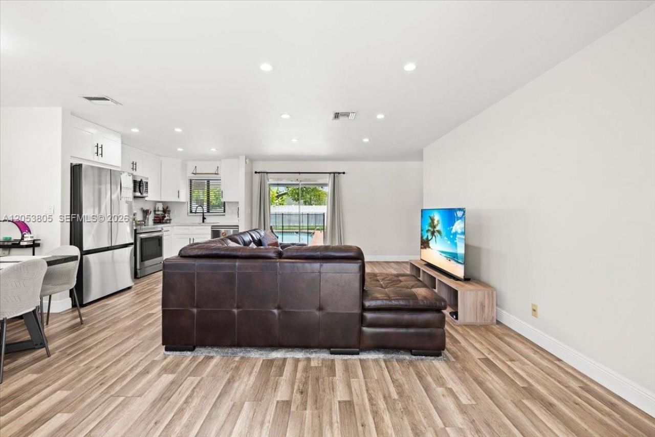 2338 NW 98th Way, Coral Springs, FL 33065 Photo