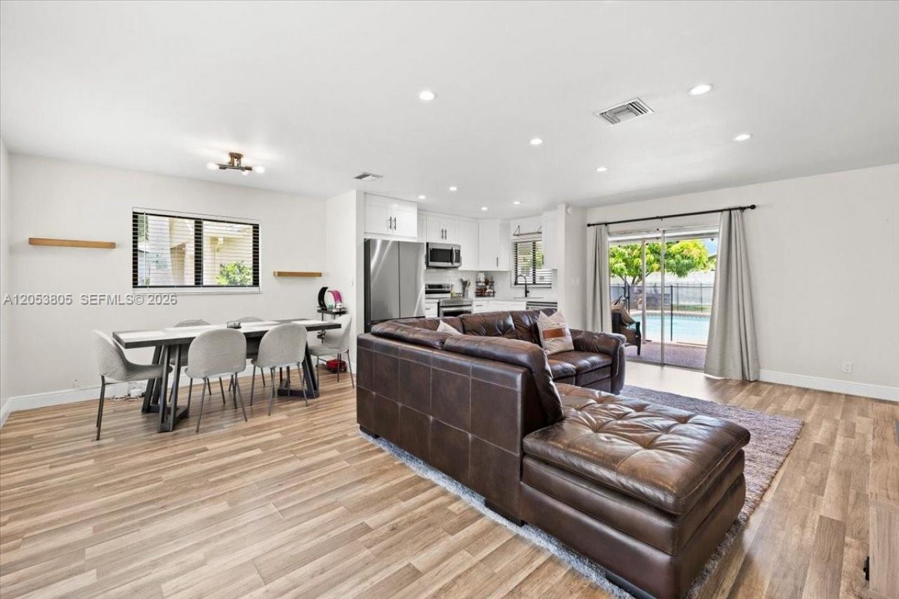 2338 NW 98th Way, Coral Springs, FL 33065 Photo