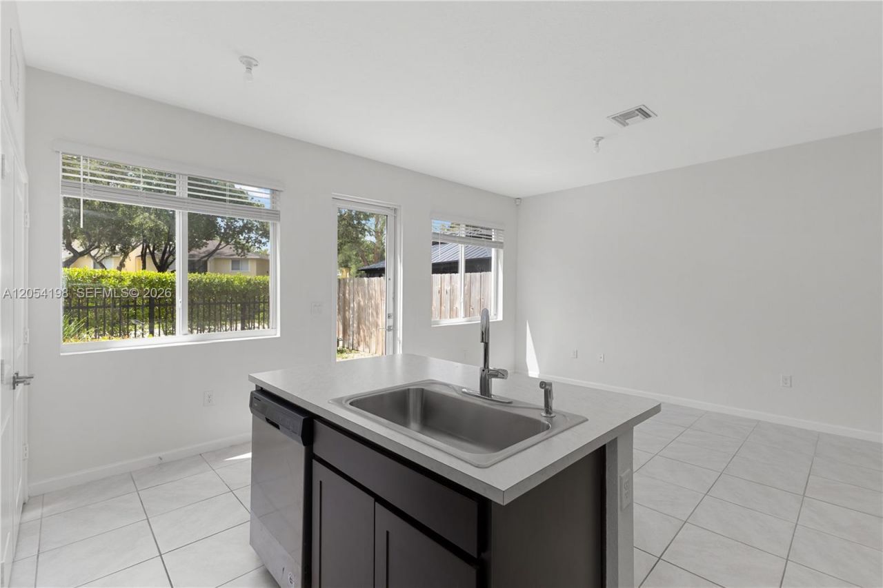 20817 NW 9th Path, Miami Gardens, FL 33169 Photo