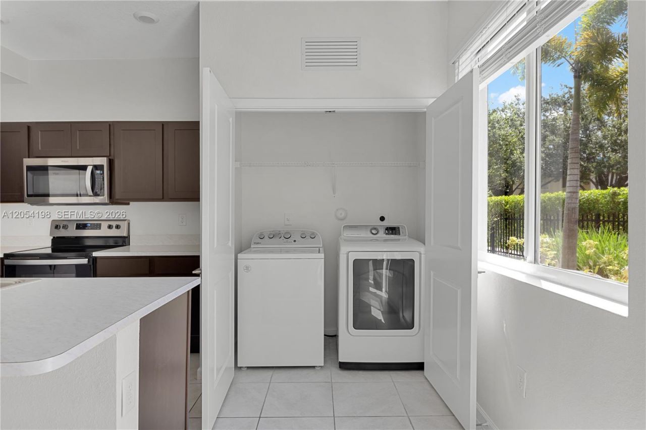 20817 NW 9th Path, Miami Gardens, FL 33169 Photo