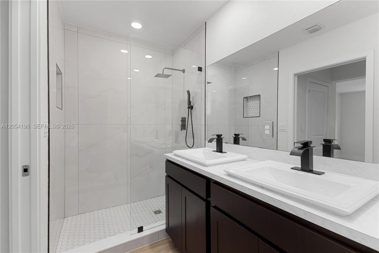 20817 NW 9th Path, Miami Gardens, FL 33169 Photo
