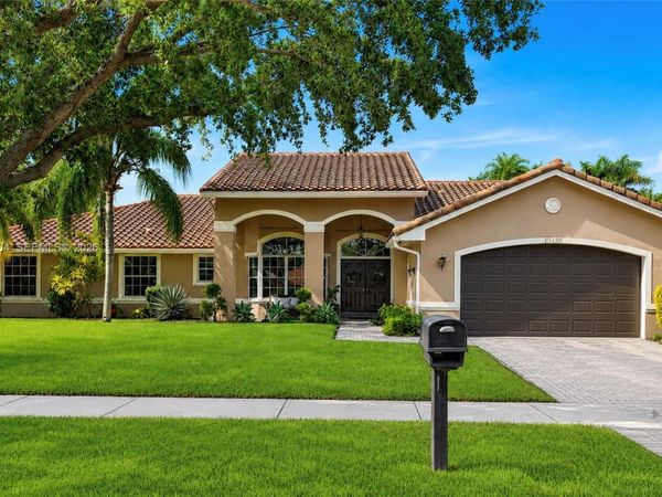 19450 NW 7th St , Pembroke Pines, FL 33029