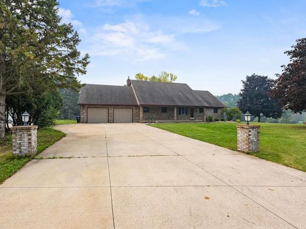 W2855 SCHMALZ CIRCLE, Appleton, WI 54915