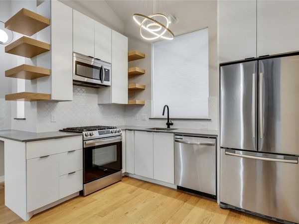 913 Duncan LN , Unit 203, Austin, TX 78705