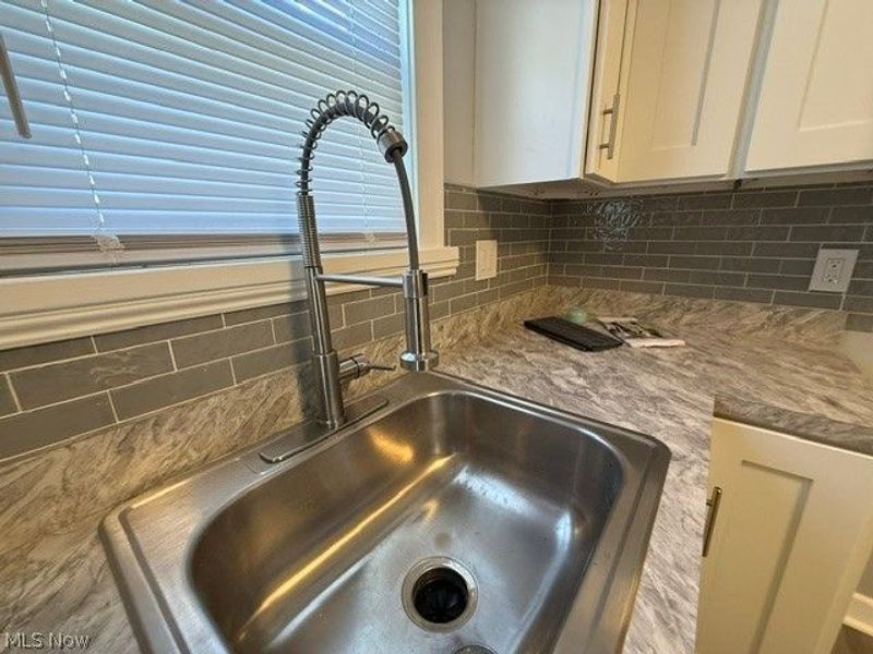 17901 Delavan Avenue, Cleveland, OH 44119 Photo 11
