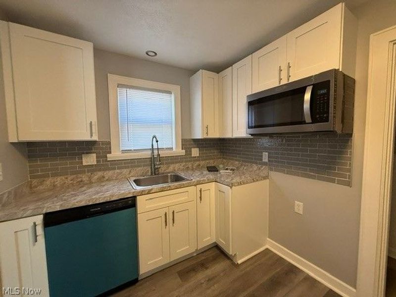 17901 Delavan Avenue, Cleveland, OH 44119 Photo 8