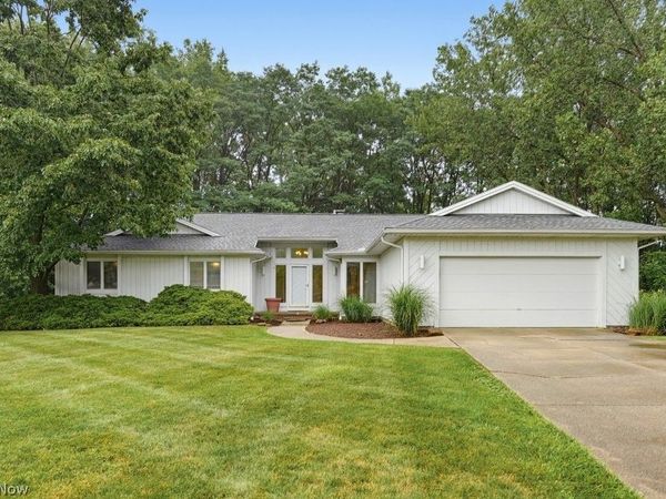 28653 Estates Court , Solon, OH 44139