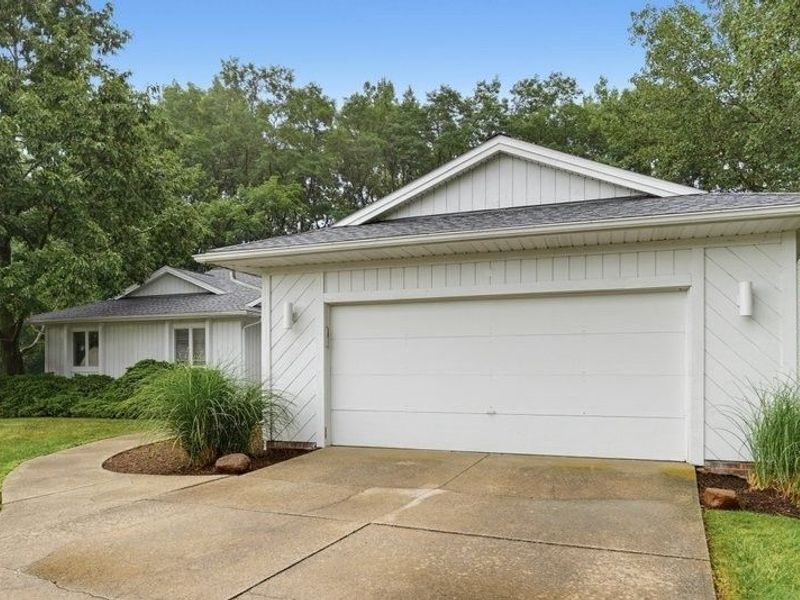 28653 Estates Court, Solon, OH 44139 Photo 4