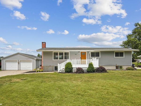 306 Meadowlane Drive, Montezuma, IA 50171