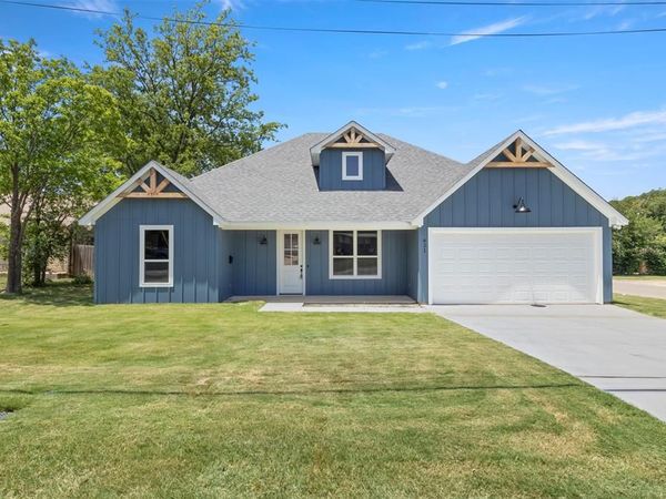 621 Oaklawn Drive , River Oaks, TX 76114
