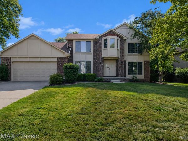 25522 Surrey Lane, Farmington Hills, Mi 48335