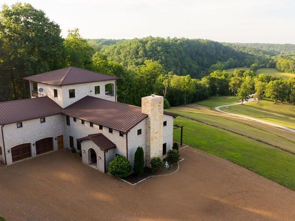 66 Shawnokee Trl, Charlotte, TN 37036