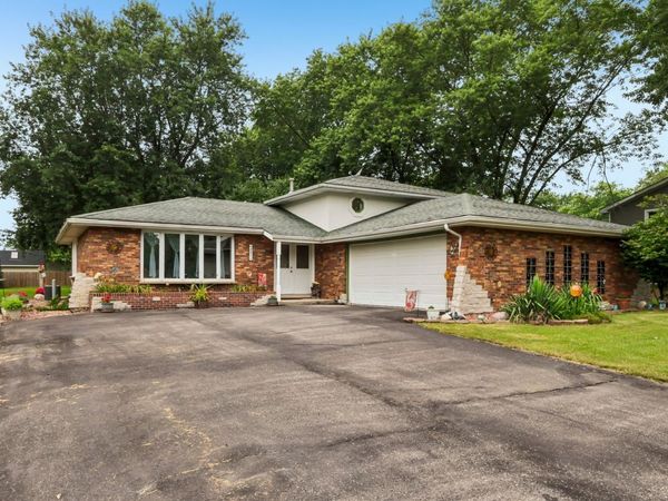 221 S Anderson Road , New Lenox, IL 60451