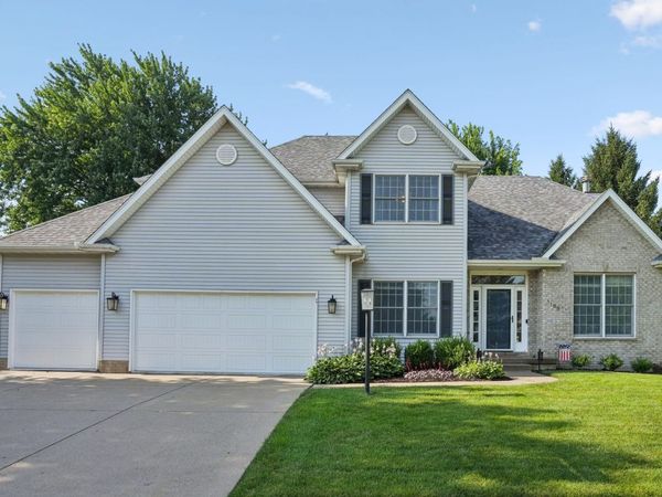 3105 48th Avenue , Bettendorf, IA 52722