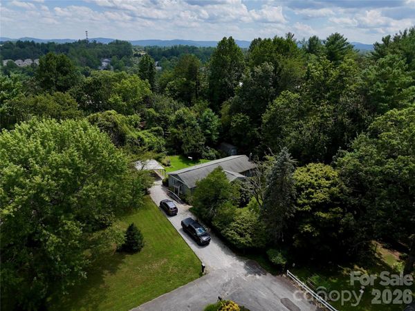 5 Dewberry Drive , Hendersonville, NC 28792
