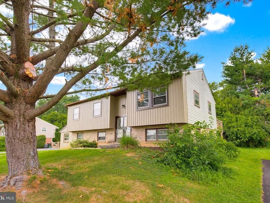 413 Surrey Drive, Lancaster, PA 17601 Main Photo