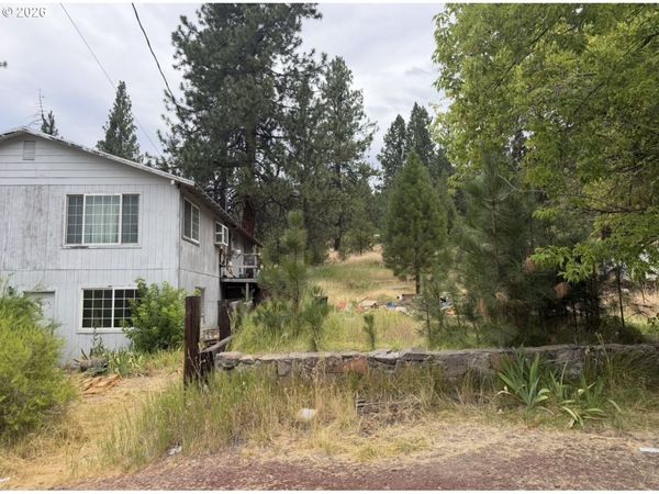 207 E YAHOOSKIN ST, Chiloquin, OR 97624