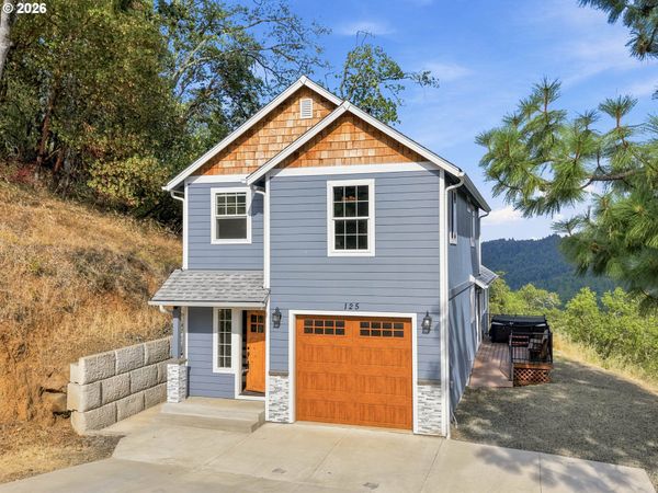 125 EAGLE DR, Roseburg, OR 97471