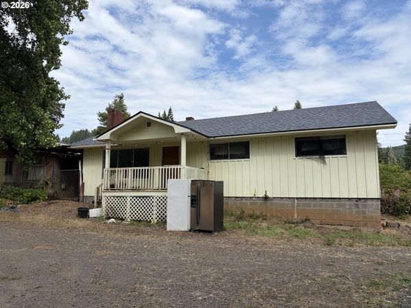 9006 SCOTTS VALLEY RD, Yoncalla, OR 97499