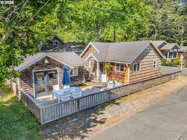 198 E MONROE ST, Cannon Beach, OR 97110