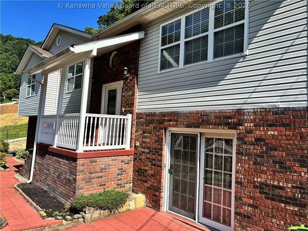949 98th Street, Marmet, WV 25315