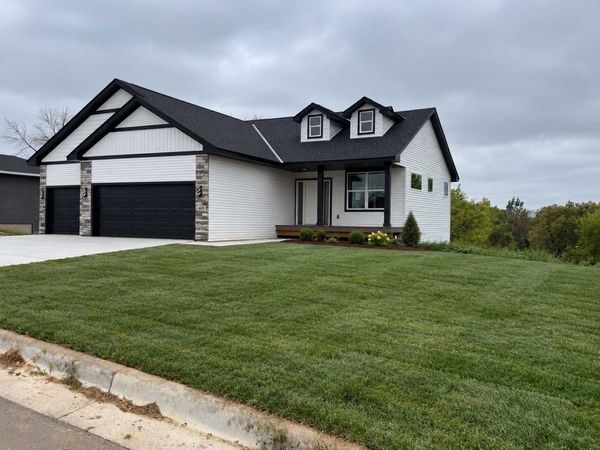 605 E 9th Street, Zumbrota, MN 55992