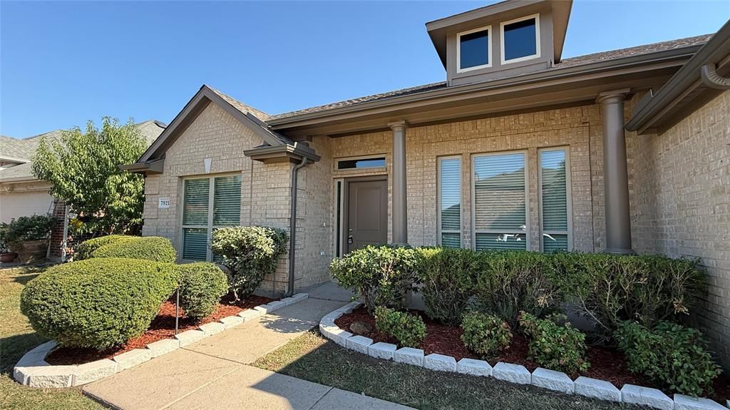 7921 Decoy Drive, Arlington, TX 76002 Main Photo