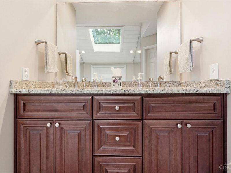 15 Falling Brook Lane, Blue Ash, OH 45241 Photo 17