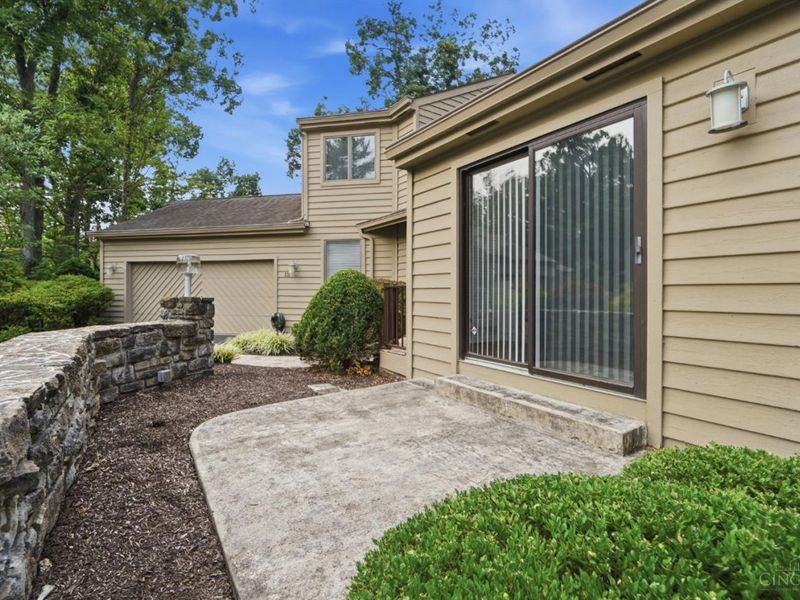 15 Falling Brook Lane, Blue Ash, OH 45241 Photo 3