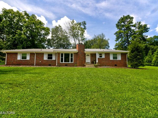 112 S Hummingbird Lane, Dickson, TN 37055